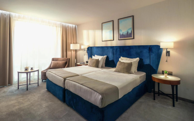 Astor Garden Hotel - Image 5
