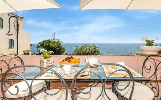 Ancient Residence Overlooking the Sea, With Garden