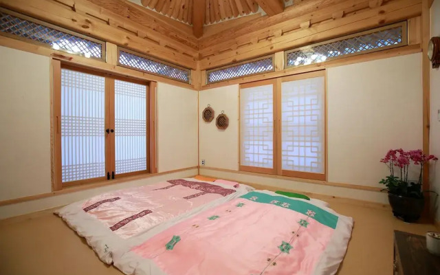 Wiyeonjae Hanok Stay