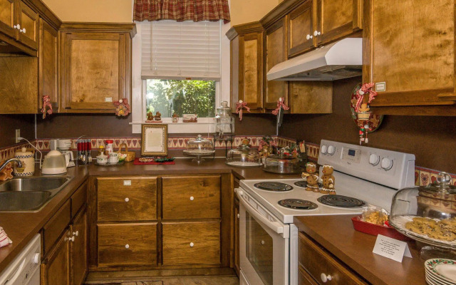 Holly House of Hamilton