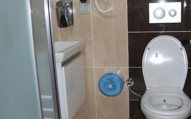 Nisan Hill Hotel