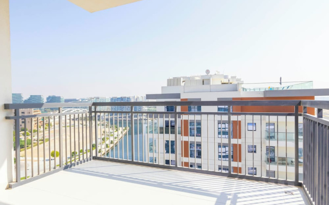 Bloomfields 1BR Canal The View Raha
