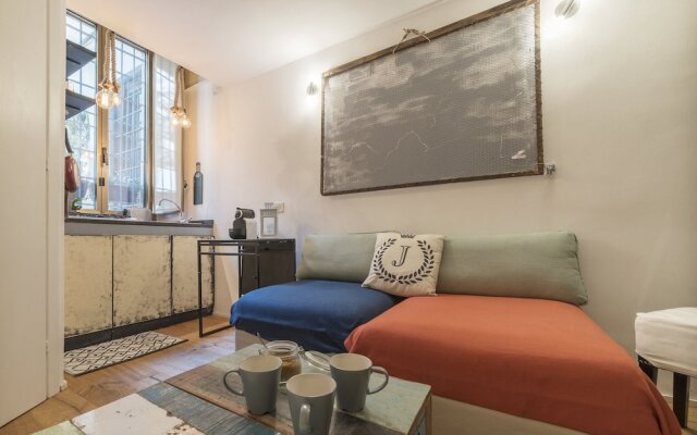 iFlat Yellow Monti Studio Apartment