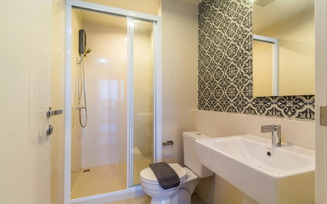 The Base Heights - Phuket Town Convenient Luxury one Bedroom Apartment Pool gym and Shopping