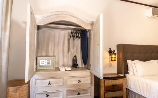 Casa de Adobe Gallery & Luxury Boutique
