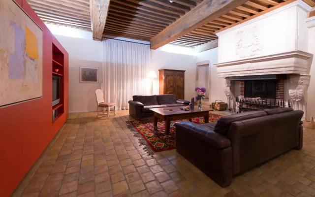 Le Chateau De Besseuil