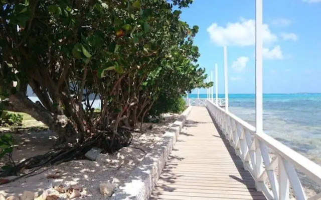 Arawak Beach Inn