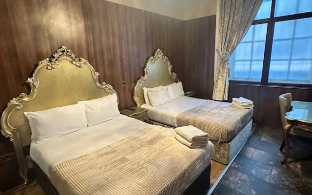 White Star Line Hotel