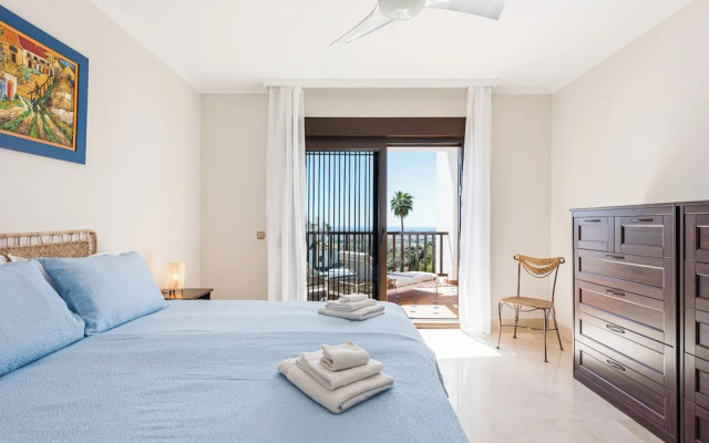 Incredible Apartment With sea Views and Balcony