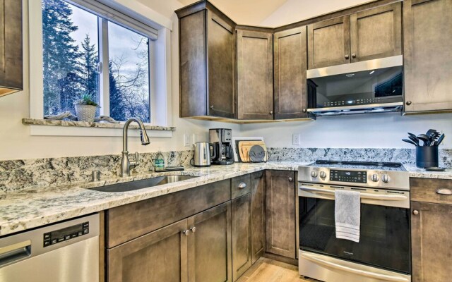 Family-friendly Packwood Retreat w/ Deck!