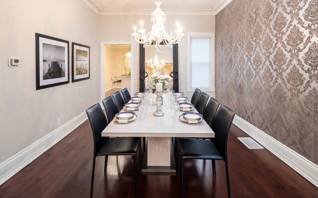 QuickStay - Chic & Modern Townhouse in Little Italy