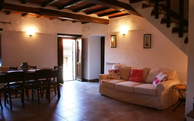 Stunning private villa with private pool, WIFI, TV, pets allowed and parking, close to Cortona