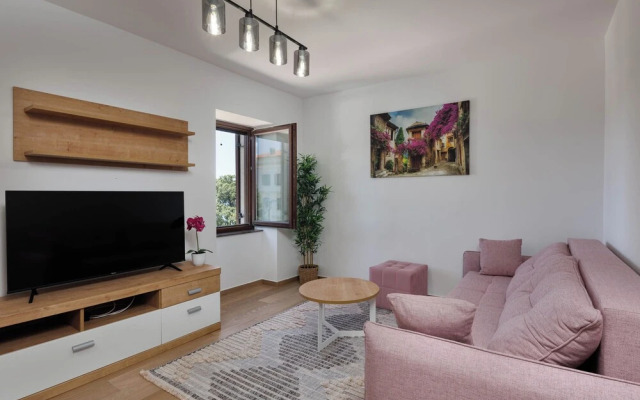 Seafront Apartment Nana 2