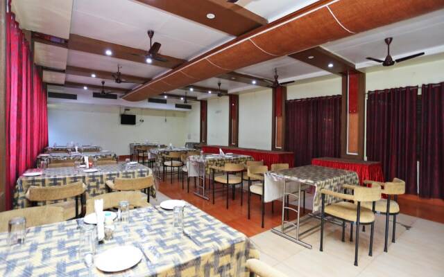 OYO 15468 Hotel Sharda