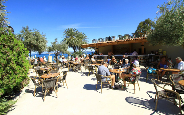 Izer Hotel Beach Club