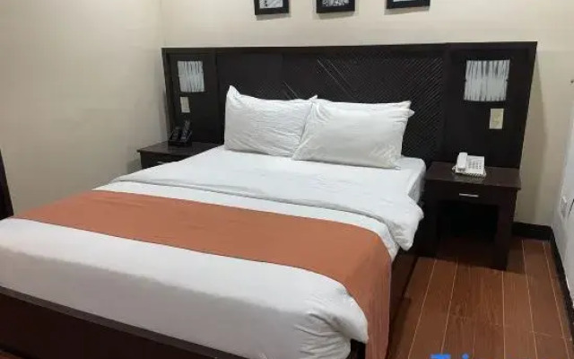 RedDoorz Plus @ Hotel Esse