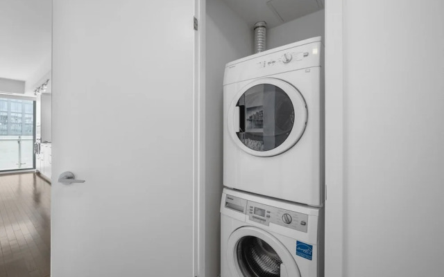 Stallion Suites Opp CN Tower & Scotiabank Arena