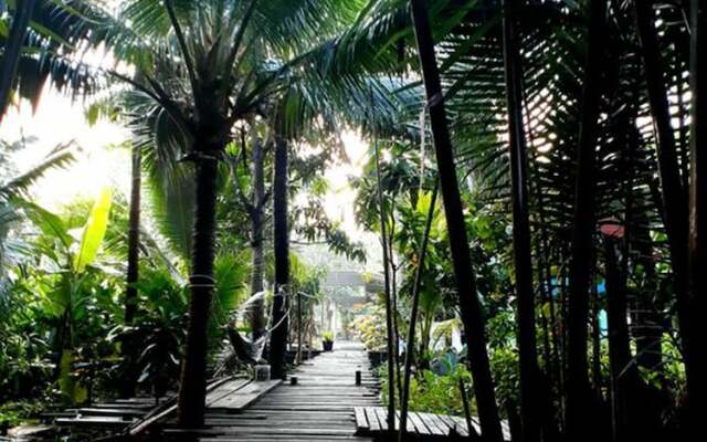 Baan Klangsuan Bang Korbua