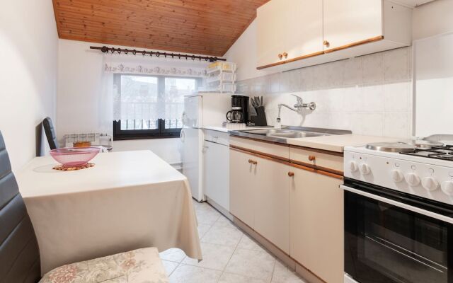 Peaceful Apartment in Poreč with Garden