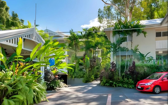 Palm Cove Tropic Apartments