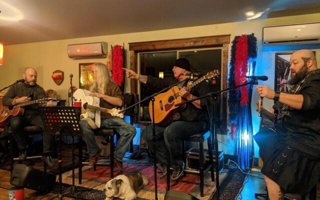 Happy Rock Inn