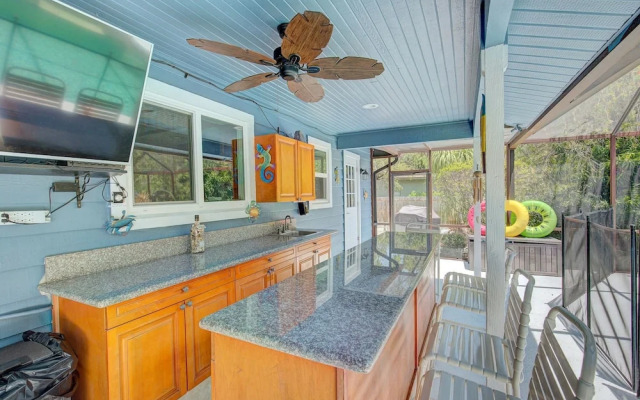 Spacious 4 3 Retreat- Heated Pool-playroom