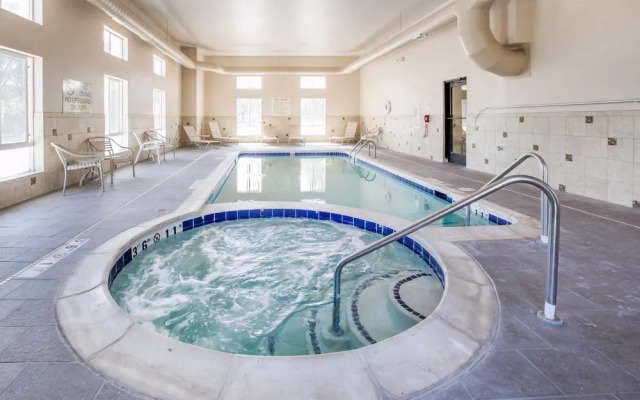 Comfort Inn & Suites