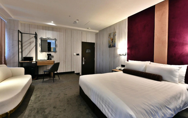 Mayer Inn