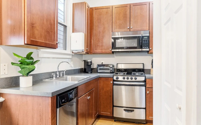 Spacious Apartment Downtown