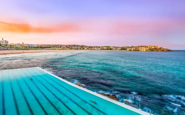 Peaceful 2 Bedroom With Private Backyard and BBQ