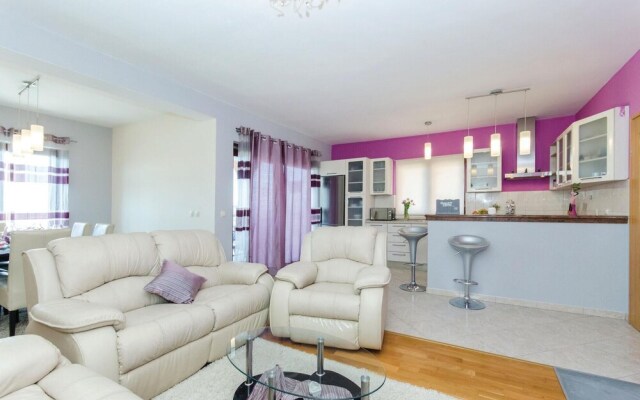 Awesome Home in Solin with WiFi, 8 Bedrooms & Hot Tub