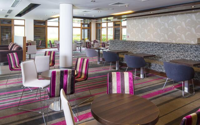Holiday Inn Express London-Epsom Downs by IHG