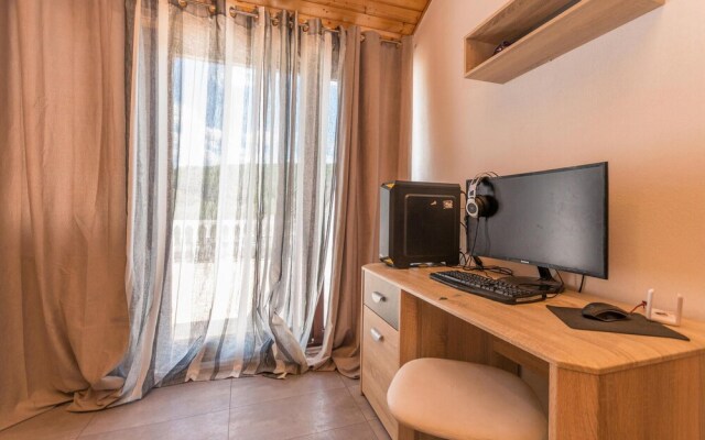 Awesome Home in Sukosan With 4 Bedrooms and Wifi
