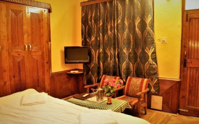Hotel Chetna & Cottages