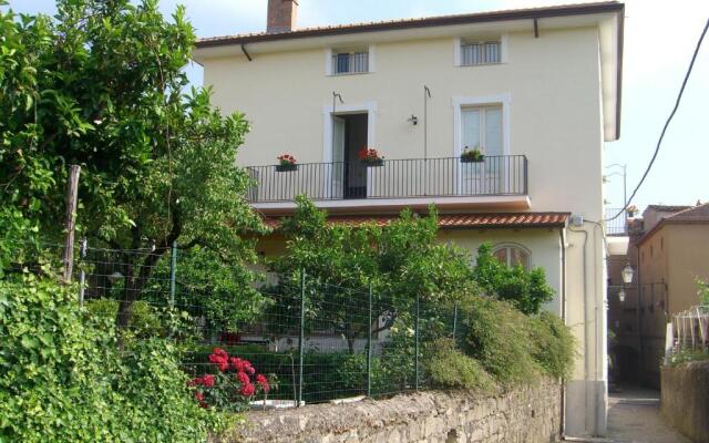 Apartment With 3 Bedrooms in Ceraso, With Wonderful Mountain View, Enclosed Garden and Wifi - 12 km From the Beach