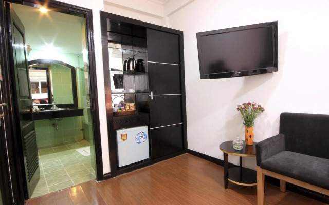 Hanoi Crystal Hotel