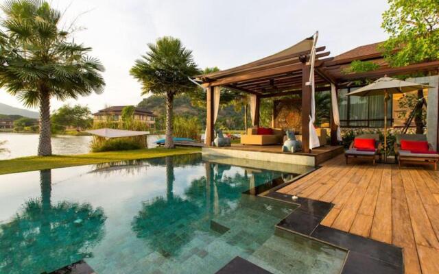 Dasiri Lakefront Villa Premium