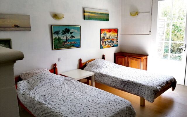 La Maison des Rosiers