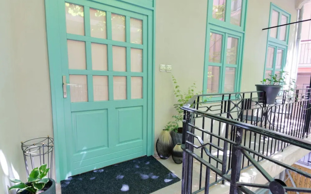 Chestnut & Eliza Suites - Superior Homes