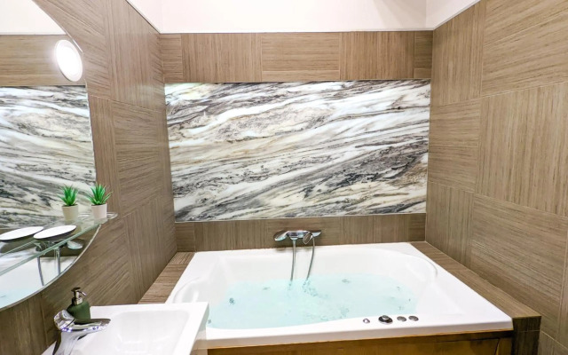 120M2 LUXURY CONDO with SAUNA, JACUZZI, CINEMA In Downtown Budapest