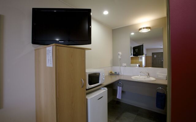 Landmark Manor Motel