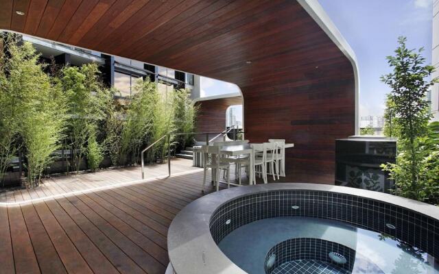 Elm Apartment