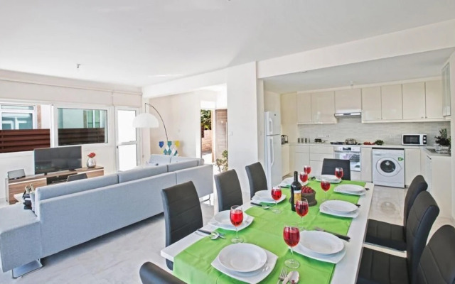Villa Shaye AQ Me16