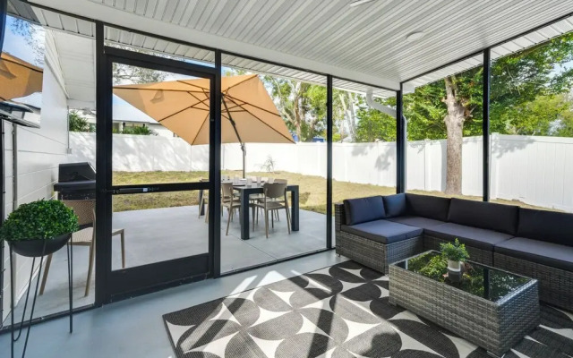 Mid-century Lakeland Home w/ Game Room!