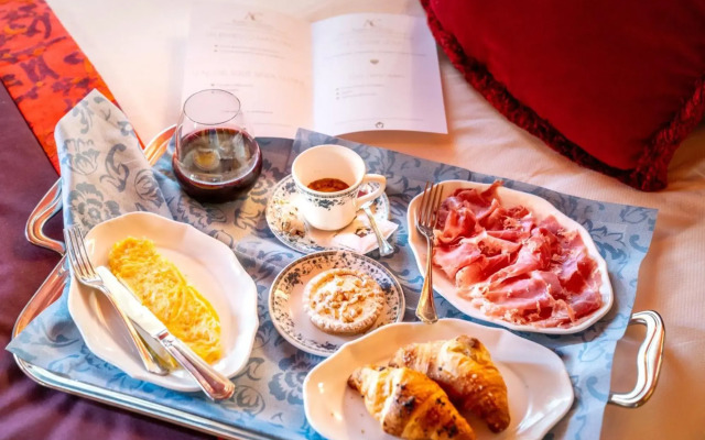 Ambra Cortina Luxury & Fashion Boutique Hotel