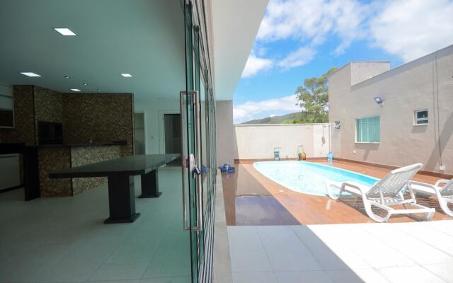 Casa 05 Dormitórios na Praia de Bombas