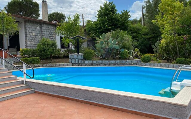 Villetta con piscina 10 posti letto Scario