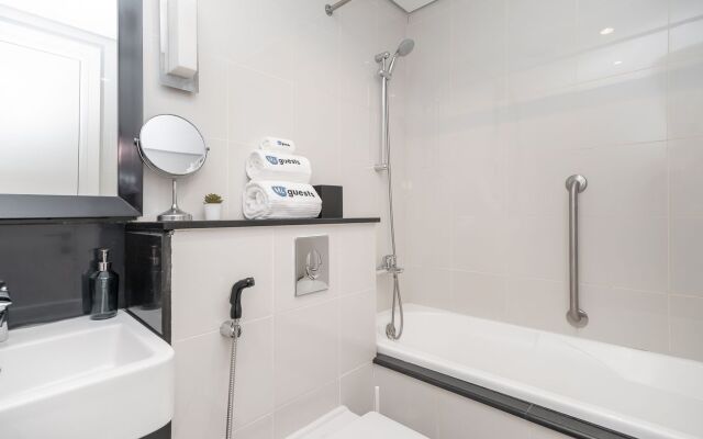 Elegant Studio w/work space and views DAMAC