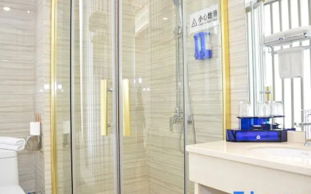 Buckton Boutique Hotel (Shenzhen Dongmen Pedestrian Street Shaibu Subway Station) – Bathroom – Shenzhen