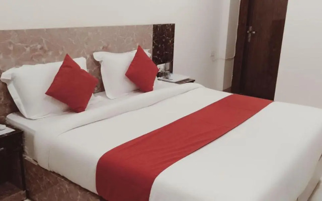 OYO 88430 Hotel Param Palace